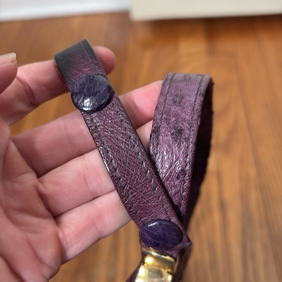 Purple Ostrich Texture Shoulder Bag adjustable‎ strap gold tone hardware - Picture 5 of 16